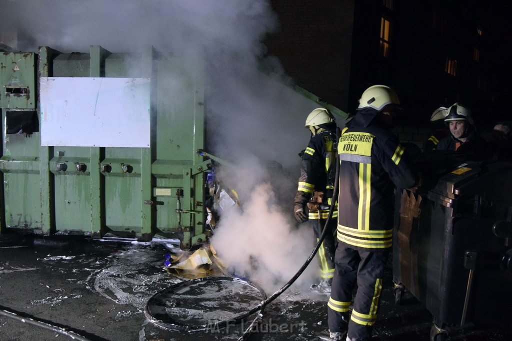 Feuer Papp Presscontainer Koeln Hoehenberg Bochumerstr P235.JPG - Miklos Laubert